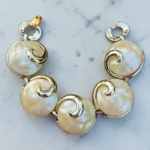 Vintage Monet Pho Pearl Gold Tone Bracelet